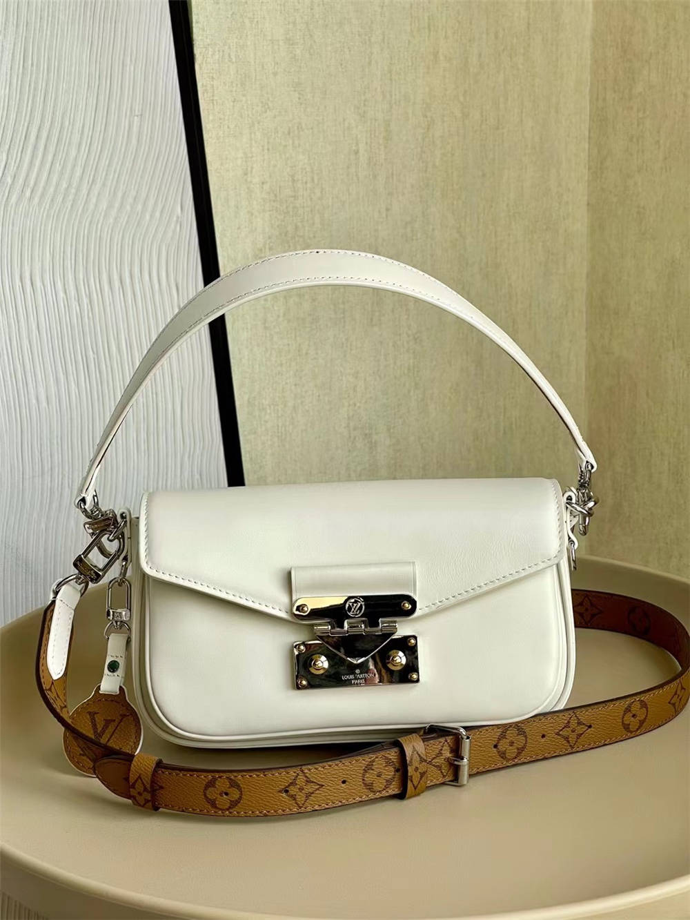 Louis Vuitton SWING M20395  size：24x15x6cm 2025 new 